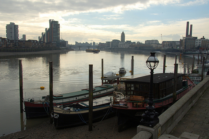 The view from Cheyne Walk on the River Thames. (Image from flickr.com user@James.Stringer)