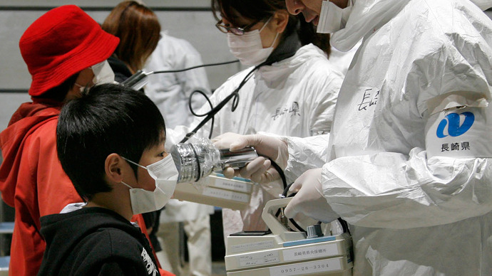 A boy receives a radiation scan at a screening center in Koriyama in Fukushima prefecture (AFP Photo / Go Takayama)