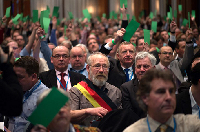 Members of Germany's anti-euro party AfD "Alternative fuer Deutschland" (Alternative for Germany) hold up green cards during the first party meeting on April 14, 2013 in Berlin. (AFP PHOTO / Johannes Eisele)