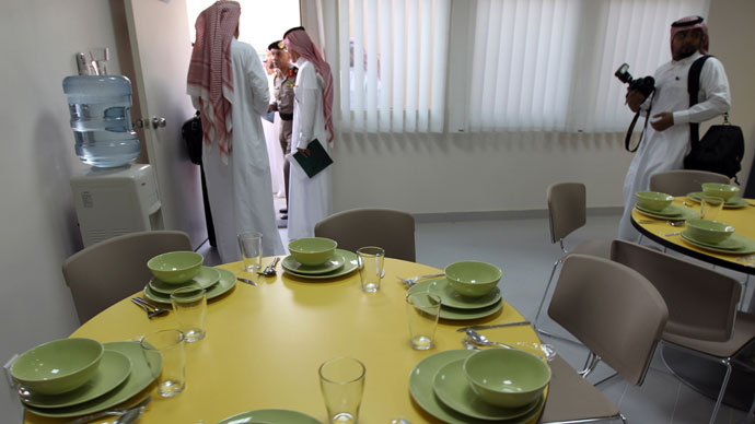 Local media representatives visit the dining room during their tour of a new centre for the rehabilitation of suspected "terrorists" and potential al-Qaeda recruits in Riyadh on April 9, 2013.(AFP Photo / STR)
