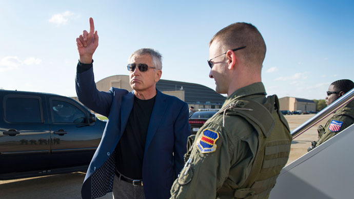US Secretary of Defense Chuck Hagel gestures before boarding an aircraft at Joint Base Andrews, MD, on April 20, 2013.(AFP Photo / Jim Watson)