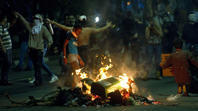 Students make a bonfire during a demonstration in downtown Sao Paulo, Brazil on June 13, 2013, against a recent rise in public bus and subway fare from 3 to 3.20 reais (1.50 USD). (AFP Photo/Nelson Almeida)