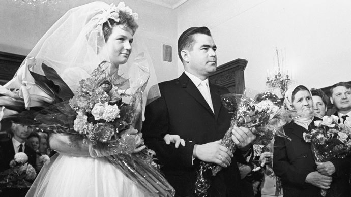 Solemn wedding ceremony of pilot-cosmonauts Valentina Tereshkova and Andrian Nikolaev.(RIA Novosti / Alexander Mokletsov)
