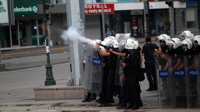 Police fire tear gas at demonstrators during protests at Kizilay square in central Ankara.(Reuters / Dado Ruvic)