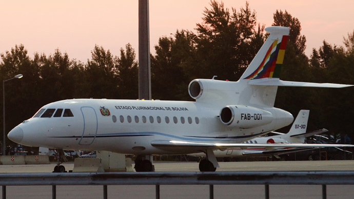 El avión presidencial de Bolivia se encuentra estacionado en el Aeropuerto Internacional de Viena Schwechat en 03 de julio 2013.  (Reuters)