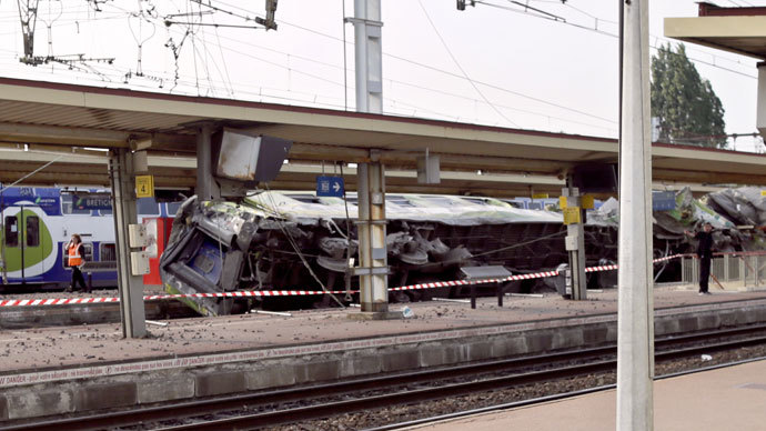 A picture shows a derailed wagon on the site of a train accident in the railway station of Bretigny-sur-Orge on July 12, 2013 near Paris.(AFP Photo / Kenzo Tribouillard)