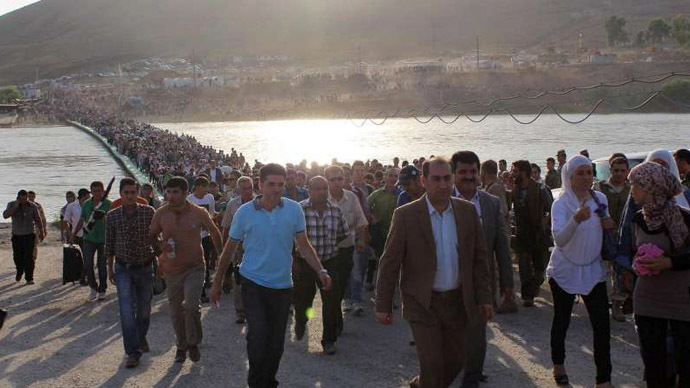 Thousands of people flowed from Syria across the Peshkhabour border crossing into Iraq's Dohuk Governorate (Photo from www.unhcr.org)