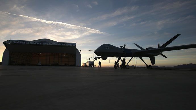 Maintenence personel check a Predator drone operated by U.S. Office of Air and Marine (OAM), before its surveillance flight near the Mexican border.(AFP Photo / John Moore)