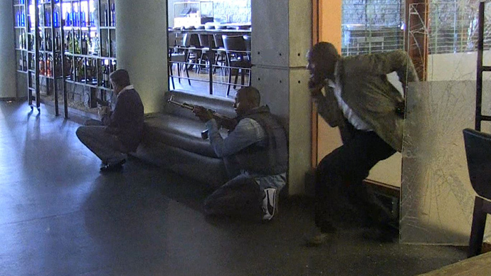 An image grab taken from AFP TV shows Kenyan security forces taking position inside a shopping mall following an attack by masked gunmen in Nairobi on September 21, 2013 (AFP Photo / AFPTV)