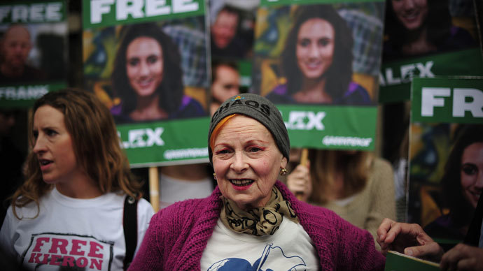 British fashion designer Vivienne Westwood takes part in a protest against the detainment of Greenpeace activists by Russia outside the Russian embassy in central London on October 5, 2013.(AFP Photo / Carl Court)
