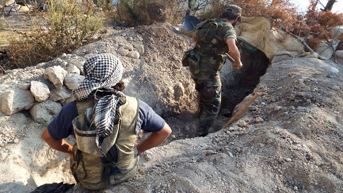Free Syrian Army fighters dig trenches at the Jabal al-Akrad area in Syria's northwestern Latakia province, September 4, 2013 (Reuters / Khattab Abdulaa)