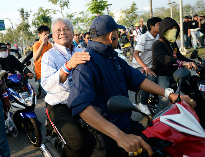 Protest leader Suthep Thaugsuban rides on the back of a motorcycle among anti-government protesters during a rally in Bangkok December 9, 2013. (Reuters / Dylan Martinez) 