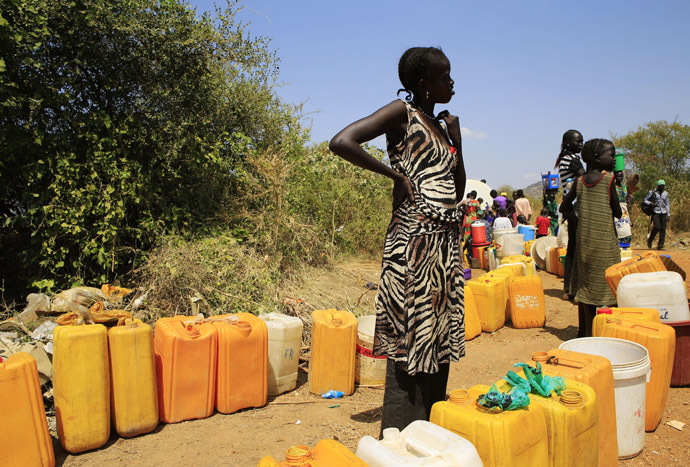 A woman displaced by recent fighting in South Sudan waits to collect water at a makeshift camp in the United Nations Mission in Sudan (UNAMIS) facility in Jabel, on the outskirts of capital Juba December 23, 2013. (Reuters/James Akena)