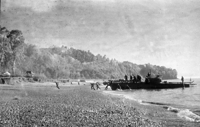 Soviet amphibious assault landing at the Kerch peninsula, October 1943 (RIA Novosti / Sokolenko)