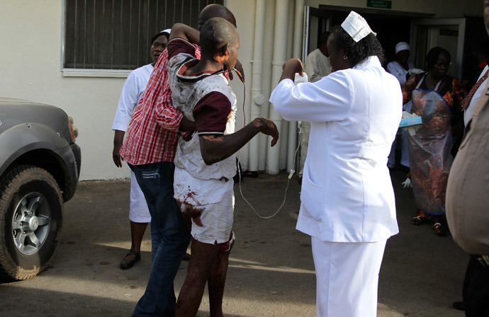 People help a victim of a bomb blast into the emergency ward of the Asokoro General Hospital in Abuja April 14, 2014. (Reuters / Afolabi Sotunde)