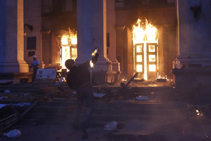 A protester throws a petrol bomb at the trade union building in Odessa May 2, 2014. (Reuters/Yevgeny Volokin)