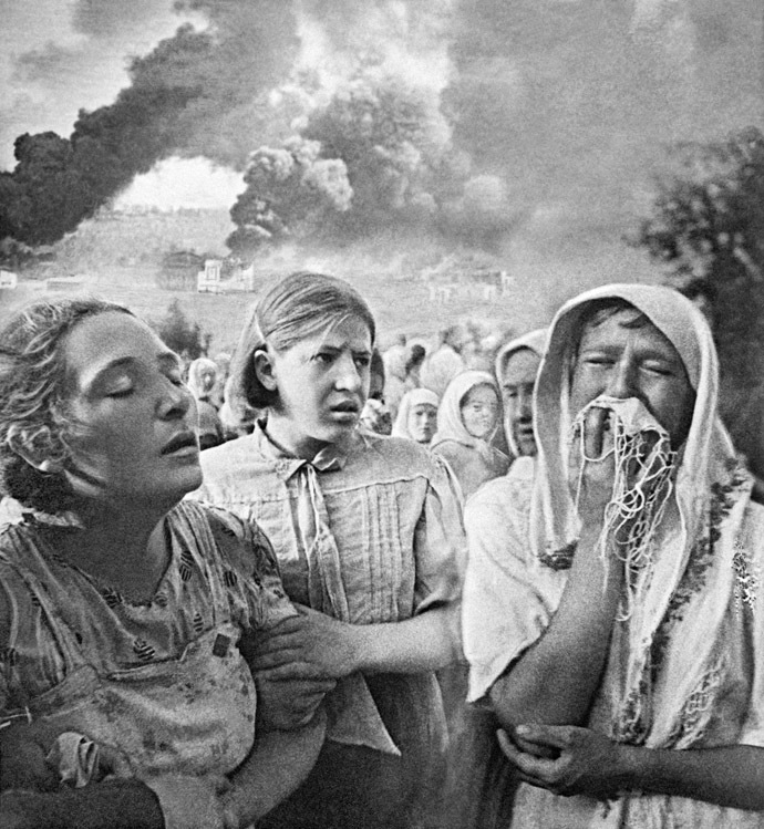 Mulheres chorando.  23 de junho de 1941, Kiev, Ucrânia.  Foto por K. Lishko.  (RIA Novosti)