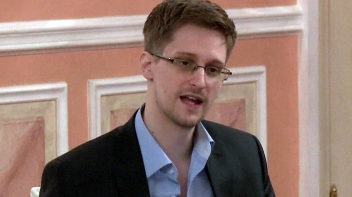US intelligence leaker Edward Snowden speaking during a dinner with US ex-intelligence workers and activists in Moscow on October 9, 2013.(AFP Photo / Wikileaks)