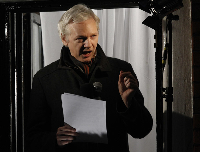 WikiLeaks founder Julian Assange makes a speech from the balcony of Ecuador's Embassy, in central London December 20, 2012. (Reuters/Luke MacGregor) 