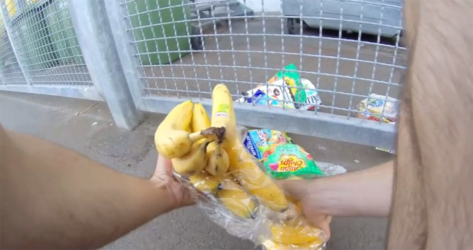 Food found in the trash cans of supermarkets (screenshot from youtube video by DUBANCHET Baptiste)