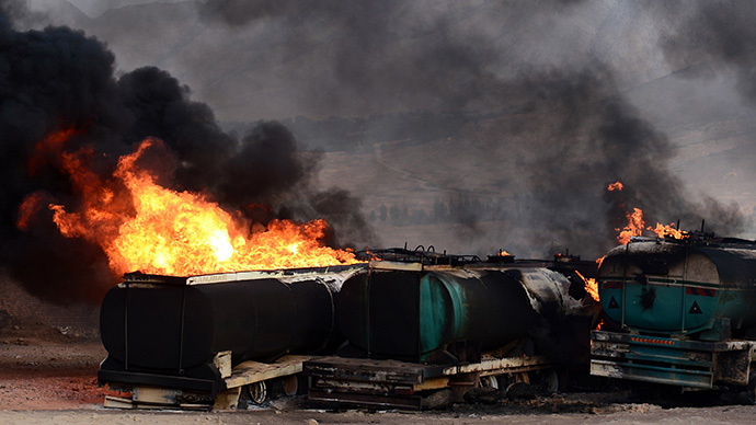 Smoke and flames rise from buring fuel trucks following an overnight attack by Taliban militants in Chawk-e-Arghandi on outskirts of the Afghan capital Kabul on July 5, 2014. (AFP Photo / Wakil Kohsar)