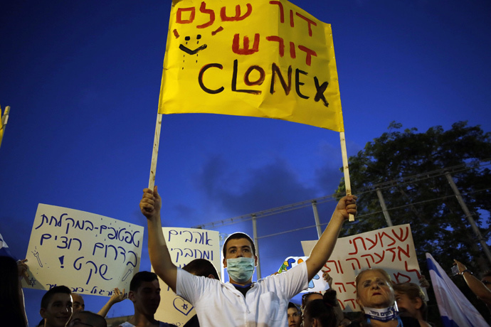 Israelis gather during a protest calling on the government and the army to end Palestinian rocket attacks from Gaza once and for all, in the Mediterranean city of Tel Aviv on August 14, 2014. Hebrew writting on placard reads "an entire generation demands clonex (anti-anxiety medication)." (AFP Photo / Gali Tibbon)