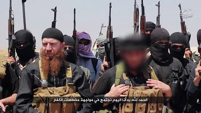 Uma imagem disponibilizada por meio de comunicação jihadista, al-Itisam Media, em 29 de junho de 2014, supostamente mostra membros da IS (estado islâmico) (Foto: AFP)