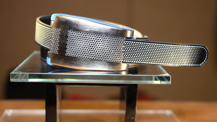 Belty, a smart belt from Paris-based Emiota, is displayed at CES Unveiled, the opening event for the media preview days at the 2015 Consumer Electronics Show, January 4, 2015 in Las Vegas, Nevada. (AFP Photo/Robyn Beck)