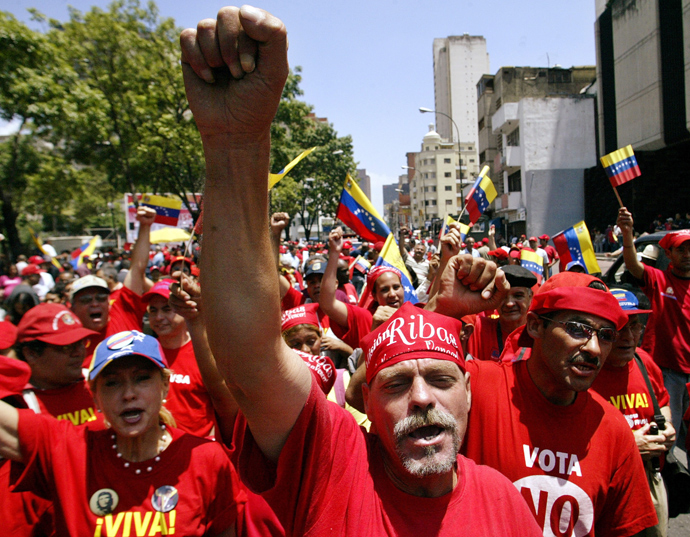 Supporters of Venezuelan president Hugo Chavez protest in Caracas for the US to extradite a Cuban exile on May 22, 2005 (Reuters)