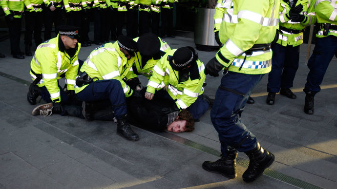 Police arrest a demonstrator during a march against the raising of tuition fees in Manchester, northern England January 29, 2011.(Reuters / Phil Noble)