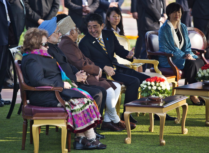 Japan's Prime Minister Shinzo Abe (C) speaks with Indian Vice President Hamid Ansari as his wife Akie (R) and Indian Prime Minister Manmohan Singh (2nd L) look on, while attending the "At Home" reception at the Rashtrapati Bhavan presidential palace after the Republic Day parade in New Delhi January 26, 2014. (Reuters)
