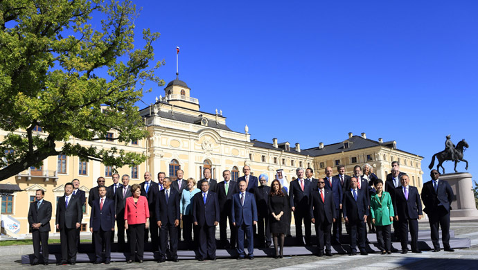 Leaders pose for a group photo at Constantine Palace during the G20 Summit in St. Petersburg September 6, 2013. (Reuters/Kevin Lamarque)
