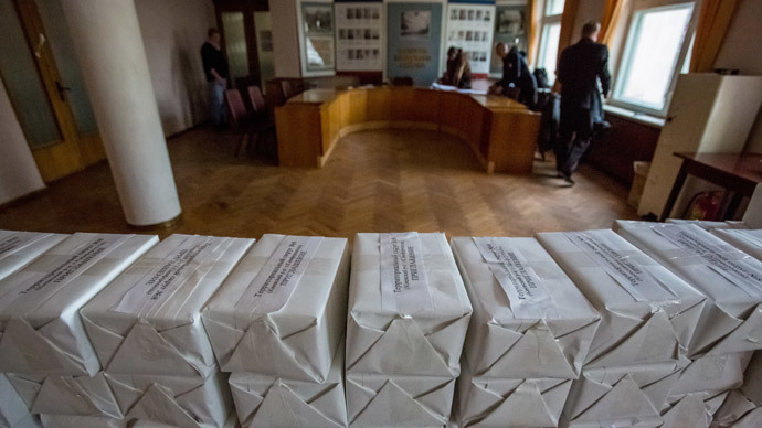Sealed packets containing invitations calling citizens to take part in the referendum on the status of Crimea, in Constutuency No.8 of Simferopol's Kievsky District.(RIA Novosti / Andrey Stenin)