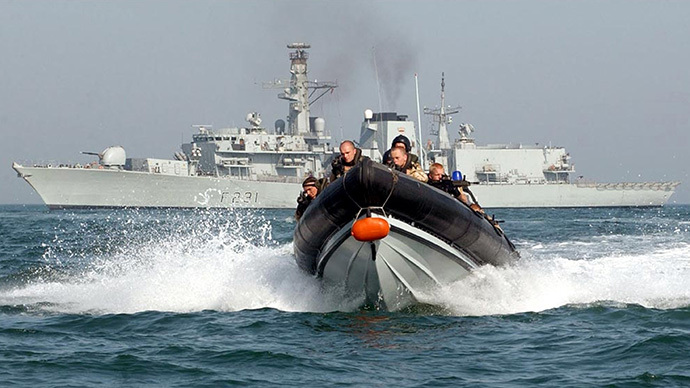Royal Marine Boarding Team in front of the HMS Argyll (AFP Photo / Mod)