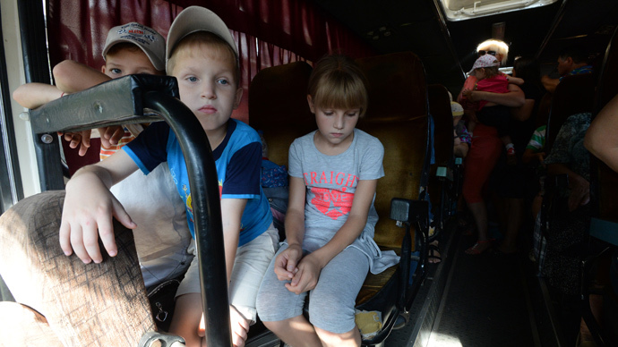 Donetsk Region residents leaving town. (RIA Novosti / Mikhail Voskresenskiy)