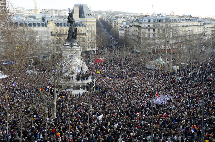 People gather on the Place de la Republique (Republic Square) in Paris before the start of a Unity rally “Marche Republicaine” on January 11, 2015 in tribute to the 17 victims of a three-day killing spree by homegrown Islamists. (AFP Photo / Bertrand Guay)