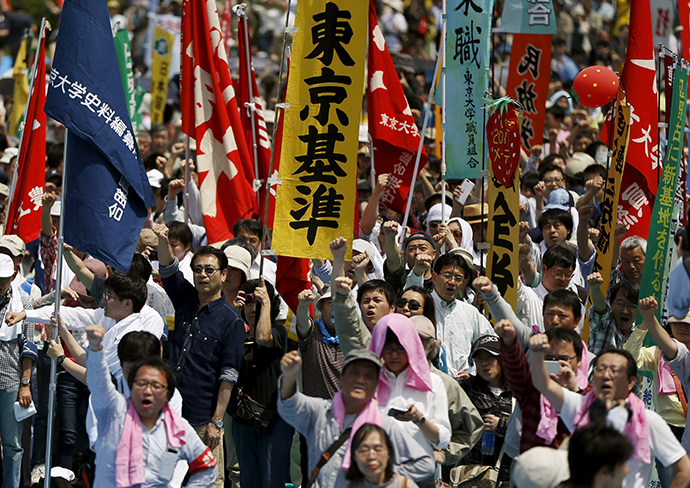 Members of the Group of the National Confederation of Trade Unions, commonly known in Japanese as Zenroren, raise their fists as they shout slogans during their annual May Day rally in Tokyo May 1, 2015 (Reuters / Issei Kato)