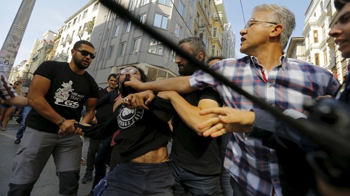 Plainclothes police officers disperse LGBT rights activists before a Gay Pride Parade in central Istanbul, Turkey, June 28, 2015.(Reuters / Huseyin Aldemir)