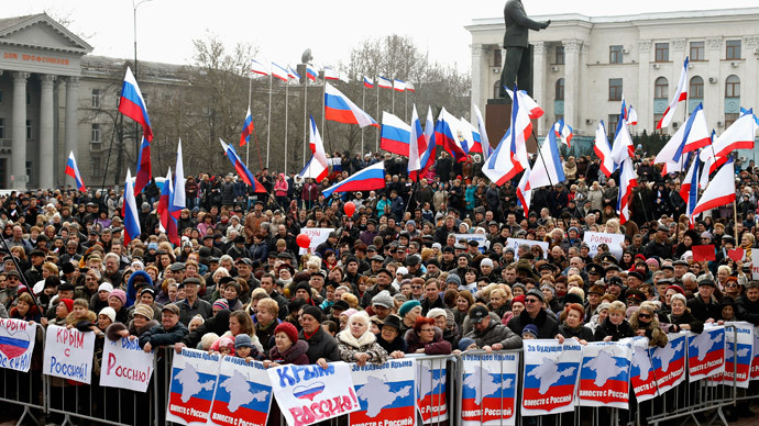 Pro-Russian supporters attend a rally in Simferopol, March 9, 2014.(Reuters / Vasily Fedosenko)