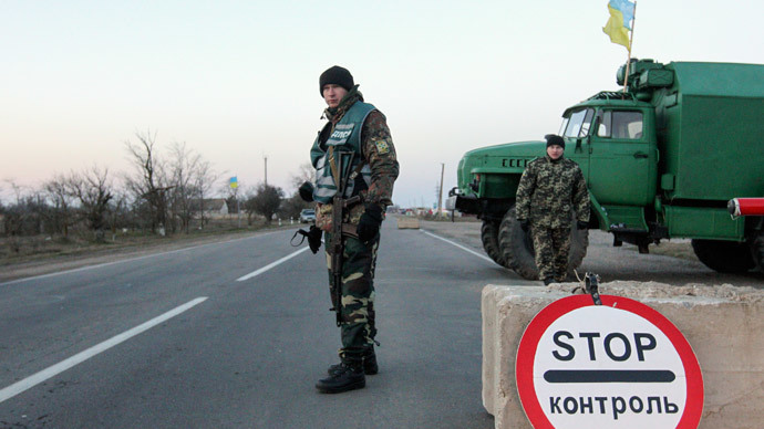 Ukrainian soldiers man a checkpoint near the village of Chongar, near a Crimea region border March 10, 2014.(Reuters / Valentyn Ogirenko)